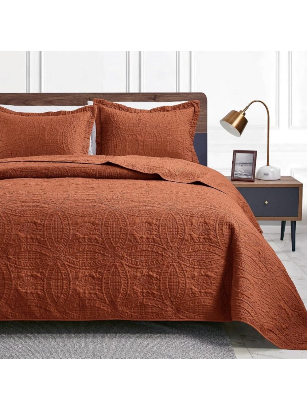 Soft Lightweight Queen Bedspread Set - Modern Coin Pattern Quilt & Pillow Shams